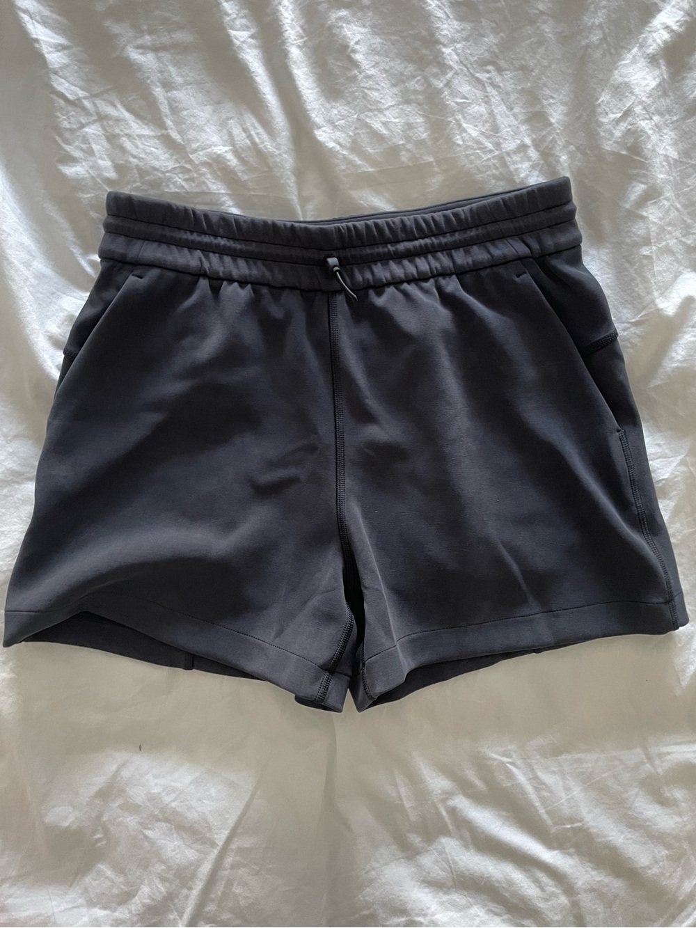 NWOT Lululemon Softstreme High-Rise Short Size 6 Black